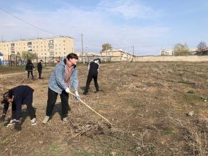 В Уйском районе продолжаются  весенние субботники