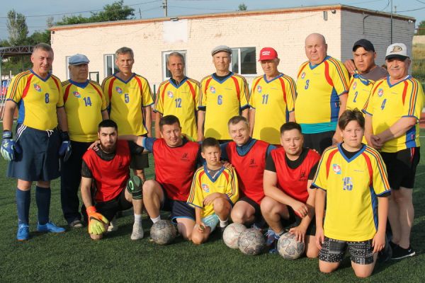 В Уйском, на стадионе «Юность» состоялась товарищеская встреча по футболу