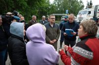 Алексей Текслер встретился с жителями пострадавших от наводнения поселков Еманжелинского района