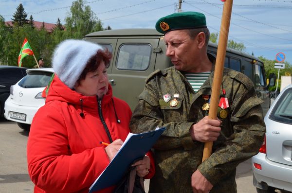 В Уйском прошел митинг ко Дню пограничника