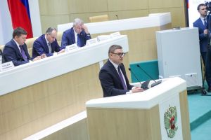 Губернатор Алексей Текслер выступил на парламентских слушаниях