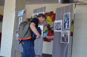 В Уйском ДК экспонируется новая фотовыставка «Чтобы помнили…»