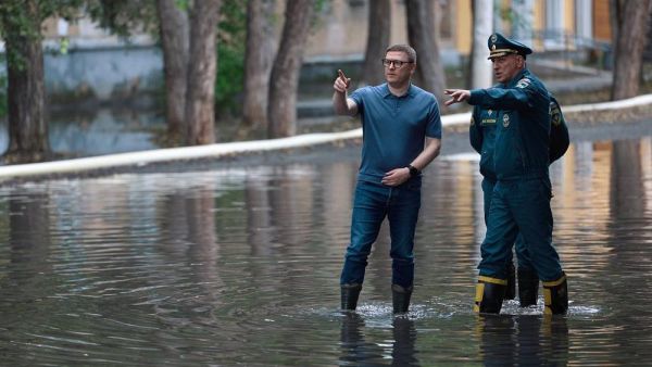 Губернатор Алексей Текслер поручил в сжатые сроки вернуть электричество в подтопленные дома в Челябинске