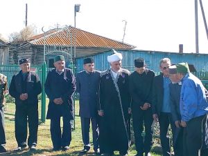 В Булатово около мечети открыли мемориальную доску