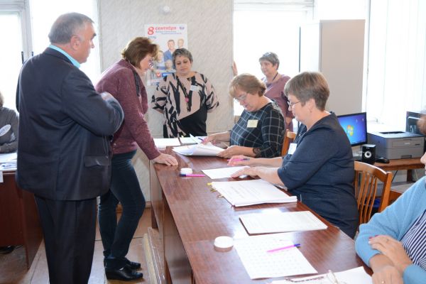 На избирательном участке № 436 в Уйском озвучили первые данные
